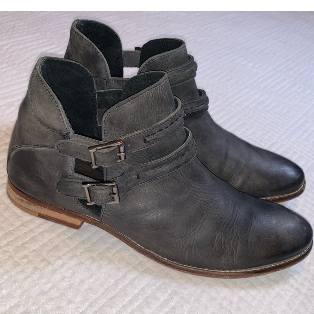 Free People Women's Braeburn Grey Distressed Leather Ankle Booties Size 39/ 8.5